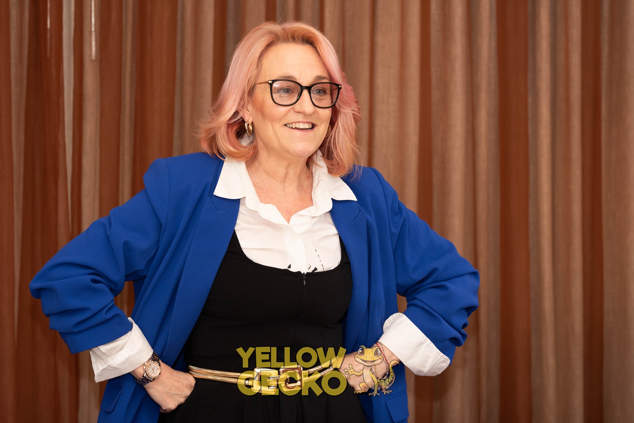 Photograph of Mandie Holgate smiling confidently as an author, mentor, and cheerleader for business growth